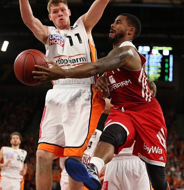 事的排球明 事的排球明